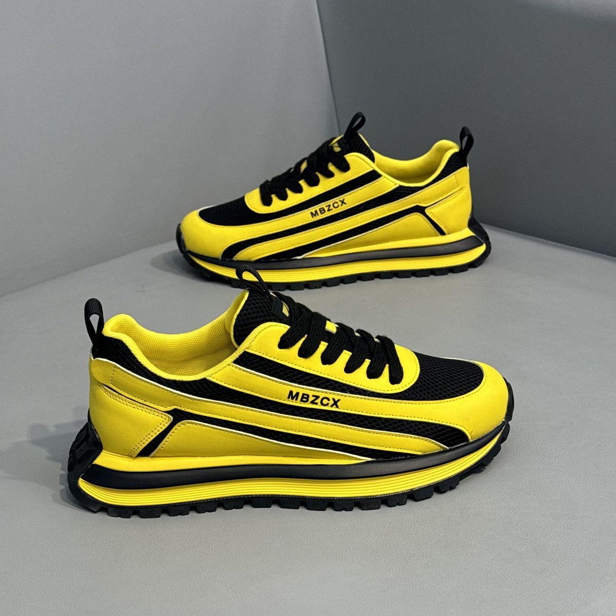 Sports Equipment Brand - Scarpe da Corsa Traspiranti in Mesh